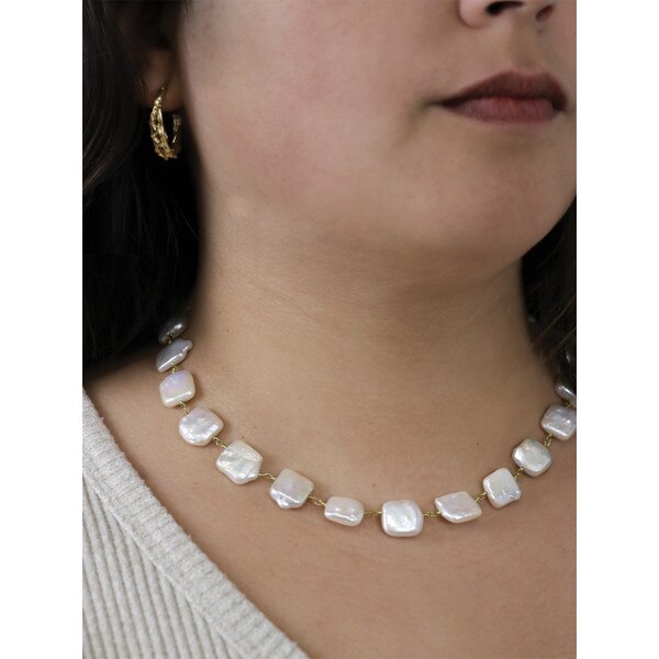 Tahiti Necklace Lifestyle 18